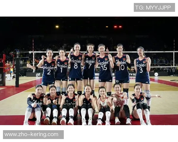 中国女排迎战俄罗斯队全力争胜展现巅峰竞技状态